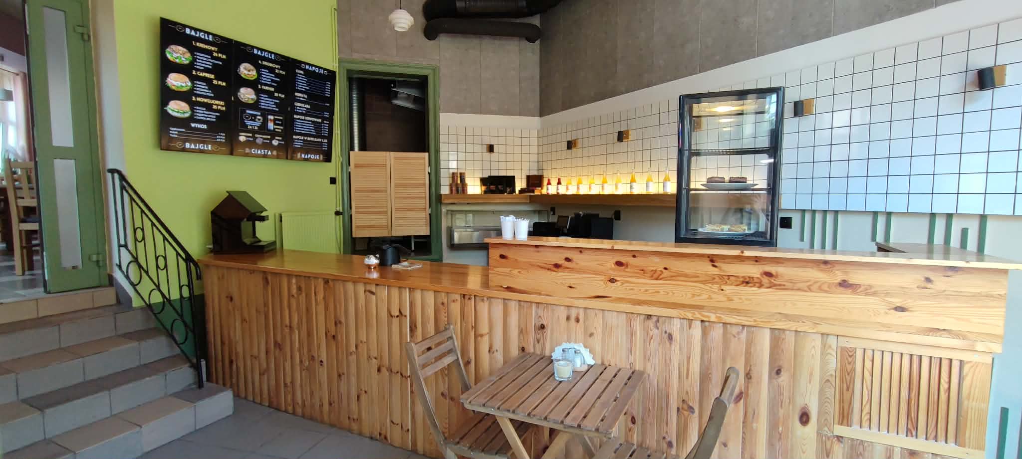 Drewniany bar bistro